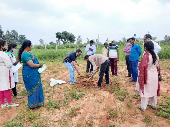  MGMG Team No. 10 organised Method demonstration on Composting technique, Canopy management and Soil sampling 
