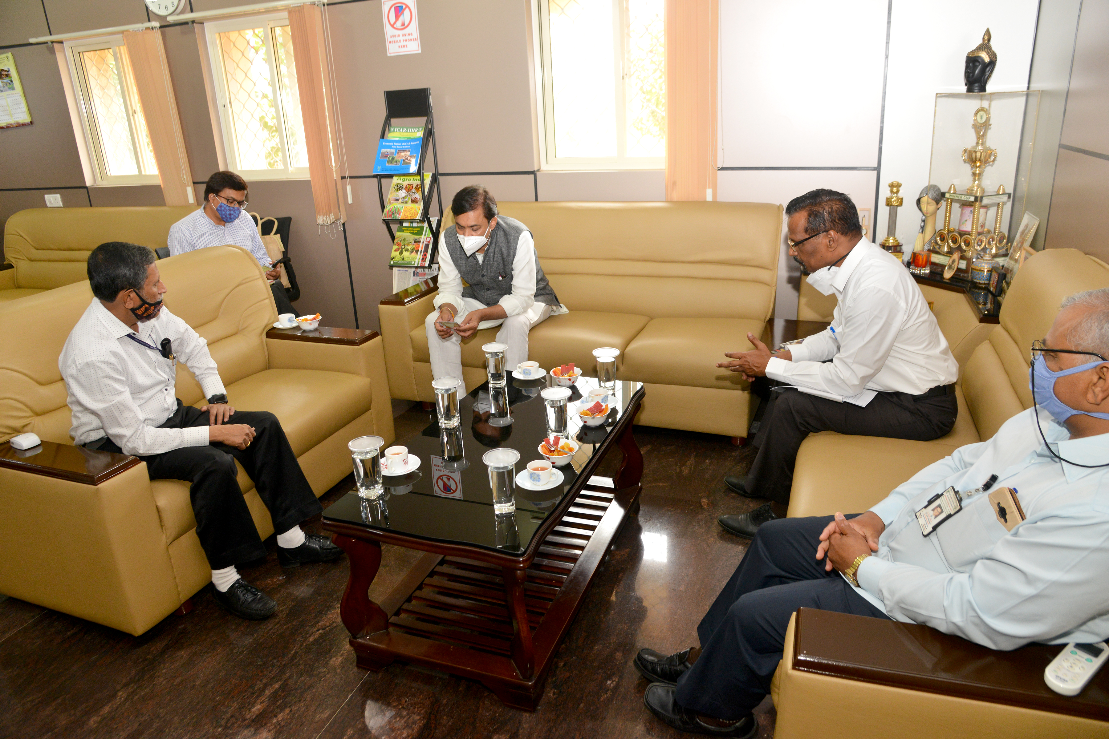 Visit of Sri. G.V.L. Narasimha Rao, Hon’ble Member of Parliament (Rajya Sabha); Member, Spices Board and Chairman, Chilli Task Force Committee, to ICAR-IIHR on 2nd November, 2020