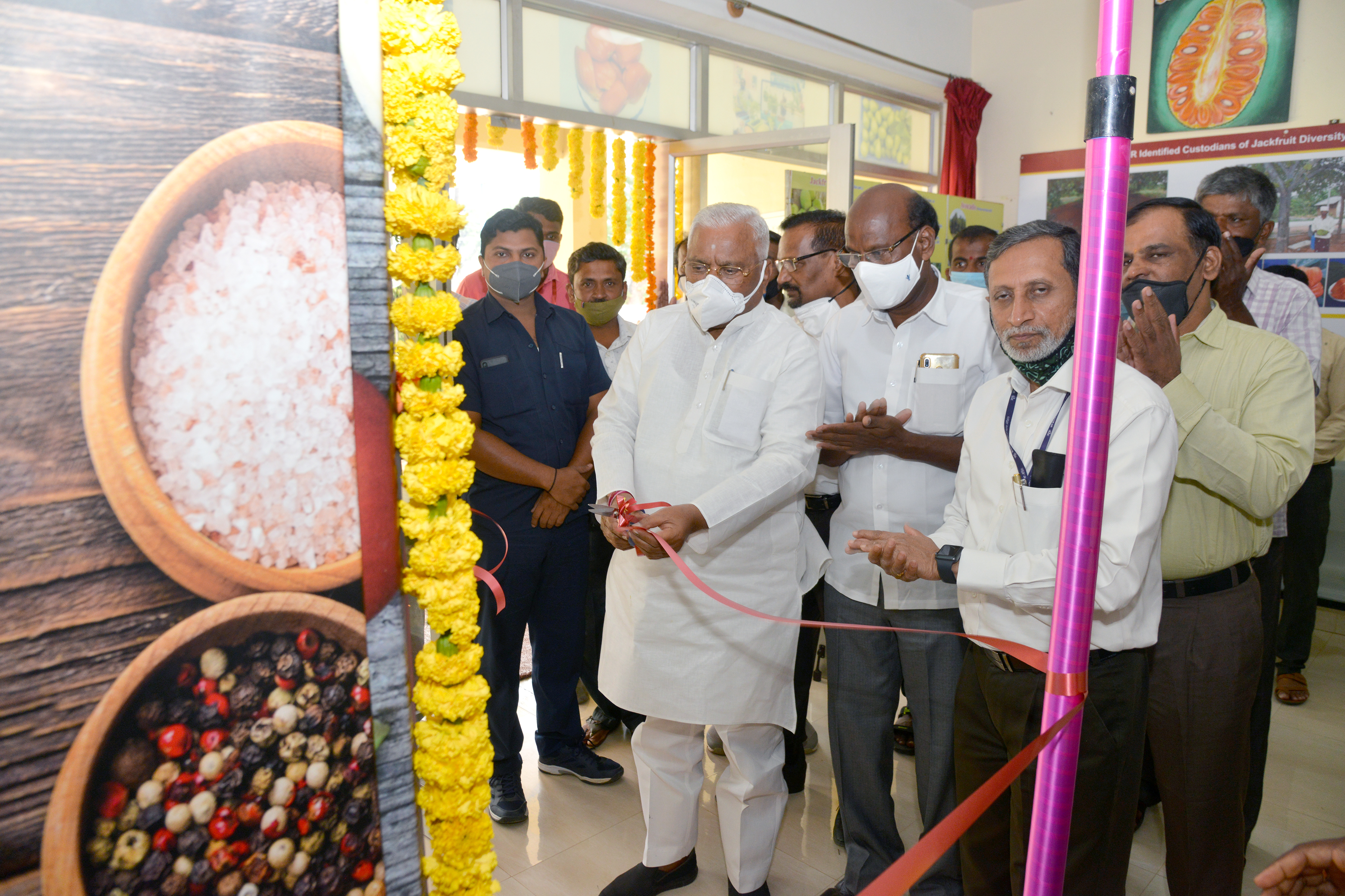 Inauguration of the Installation of Seed Vending Machine at ICAR-IIHR Sub Centre at Hirehalli, Tumakuru district, Karnataka