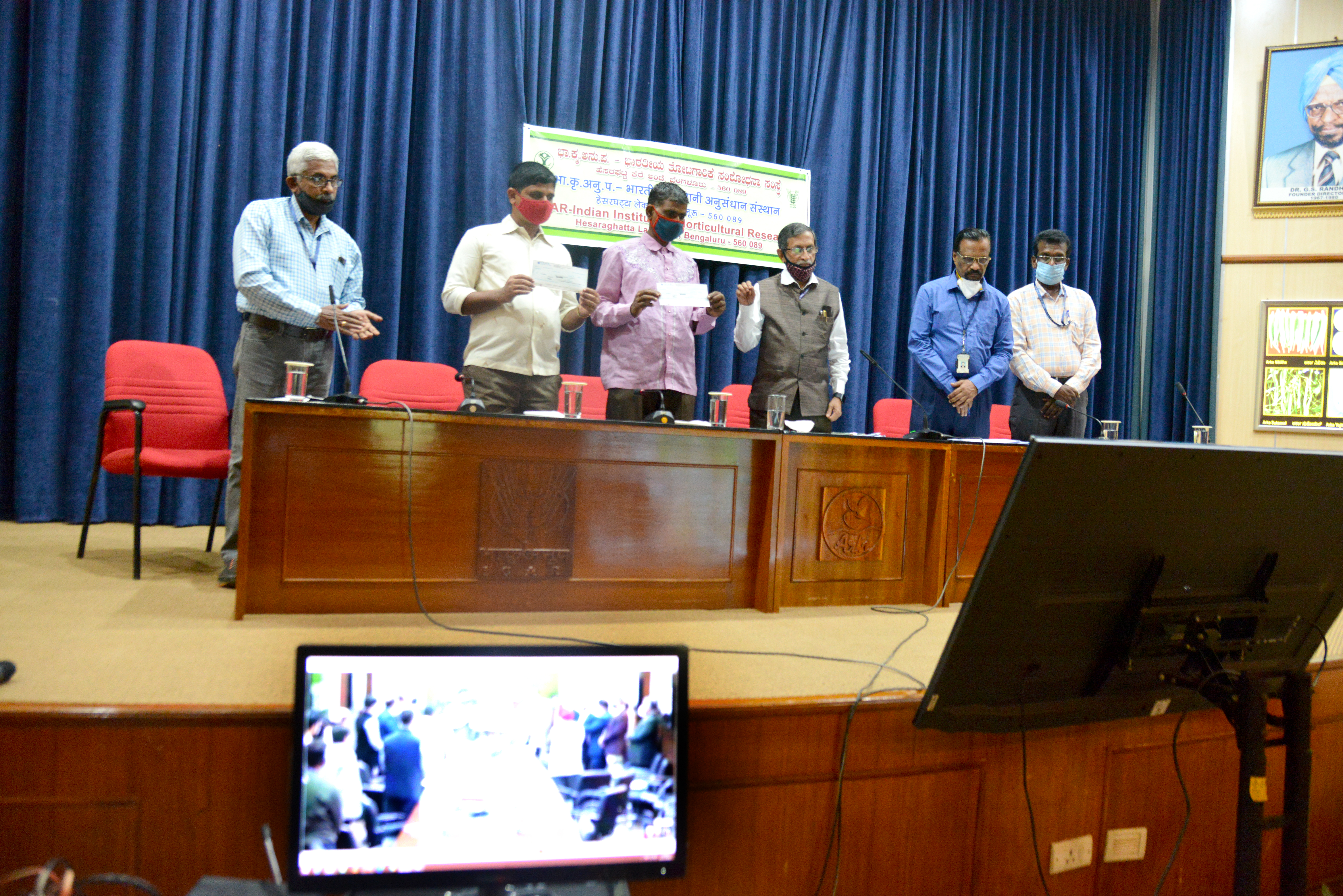 Handing over the cash benefit to the Jackfruit farmers on 05.12.2020