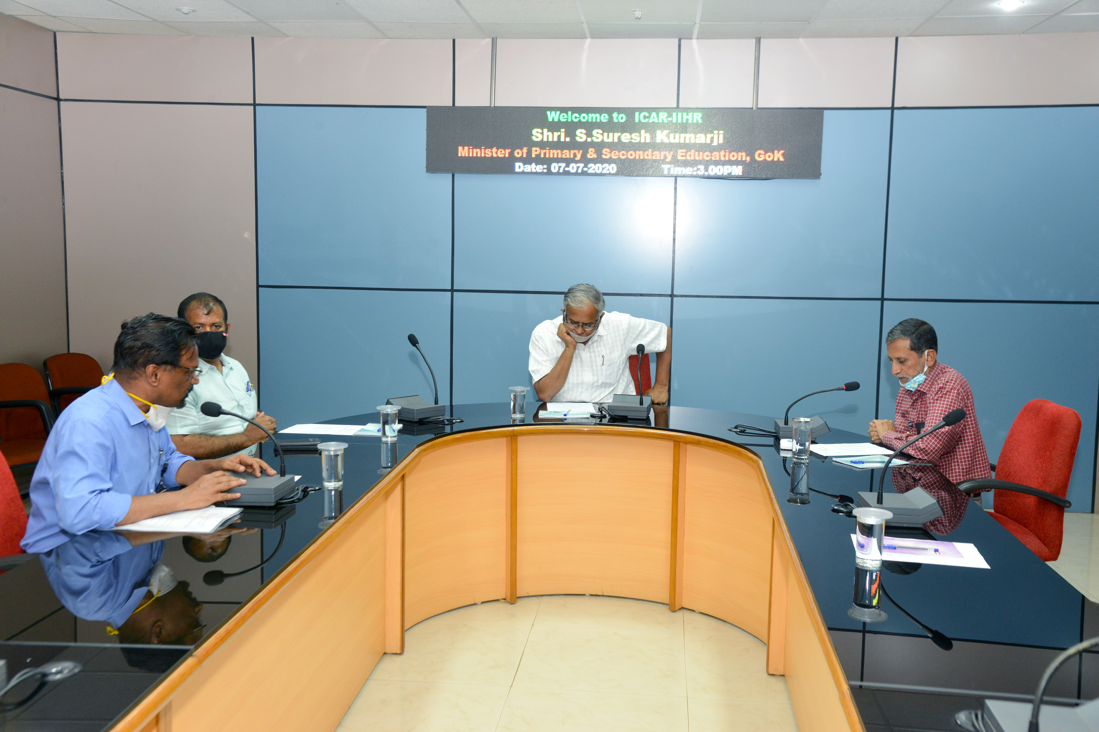 Visit of Sri. Suresh Kumar Hon’ble Minister of Primary and Secondary Education and Sakala, Government of Karnataka on 7th July 2020 to ICAR-IIHR