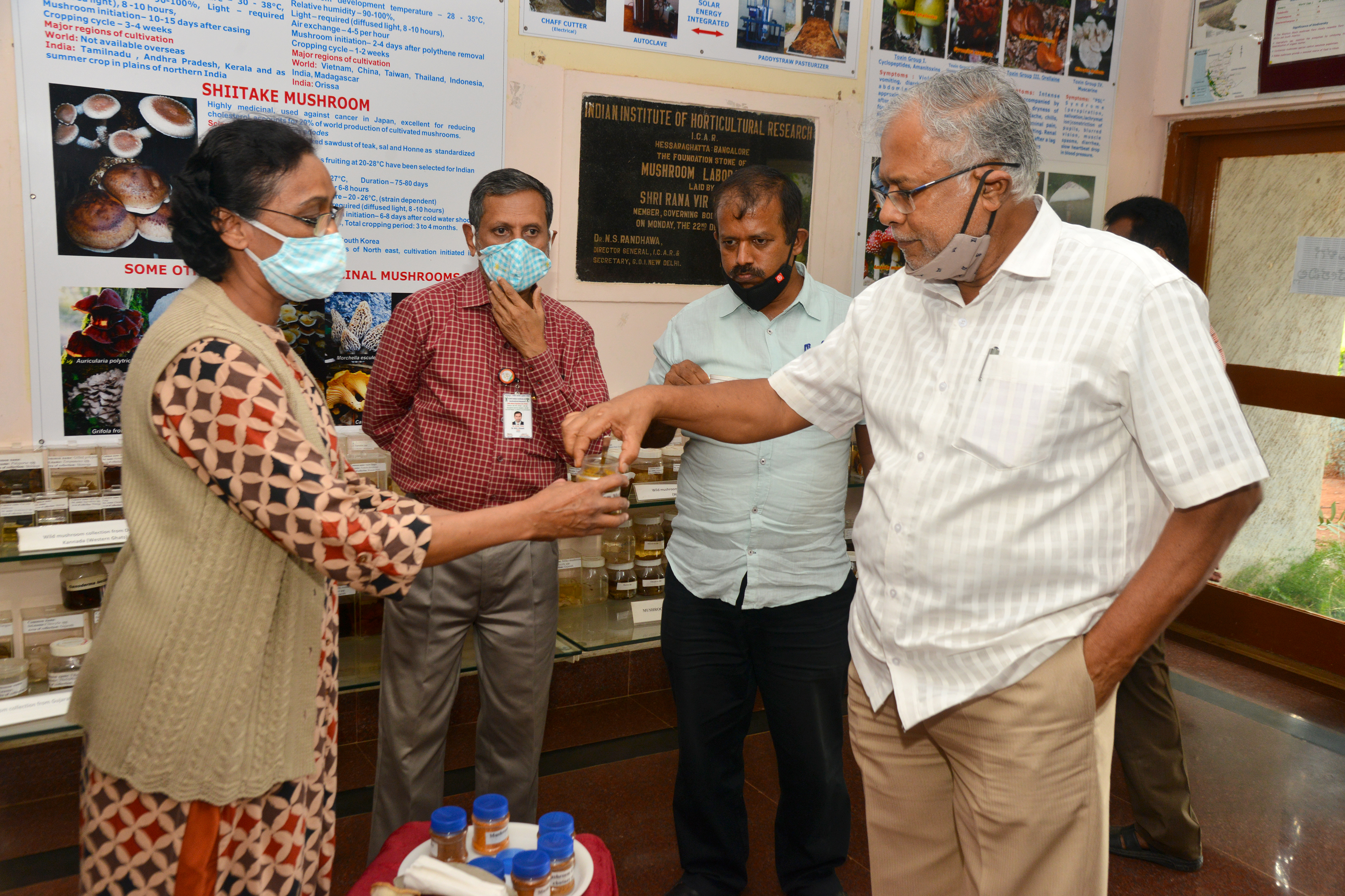 Visit of Sri. Suresh Kumar Hon’ble Minister of Primary and Secondary Education and Sakala, Government of Karnataka on 7th July 2020 to ICAR-IIHR