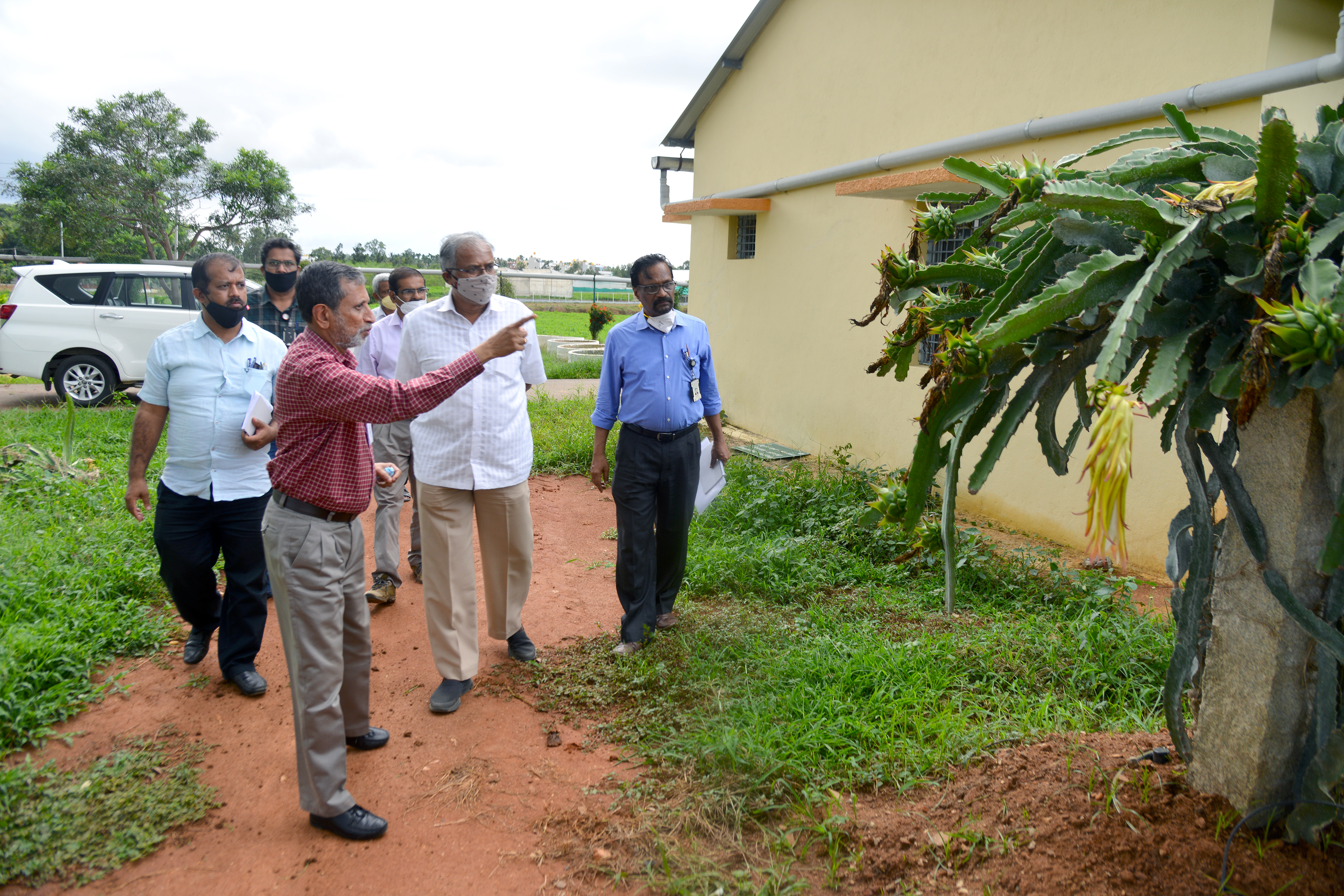 Visit of Sri. Suresh Kumar Hon’ble Minister of Primary and Secondary Education and Sakala, Government of Karnataka on 7th July 2020 to ICAR-IIHR
