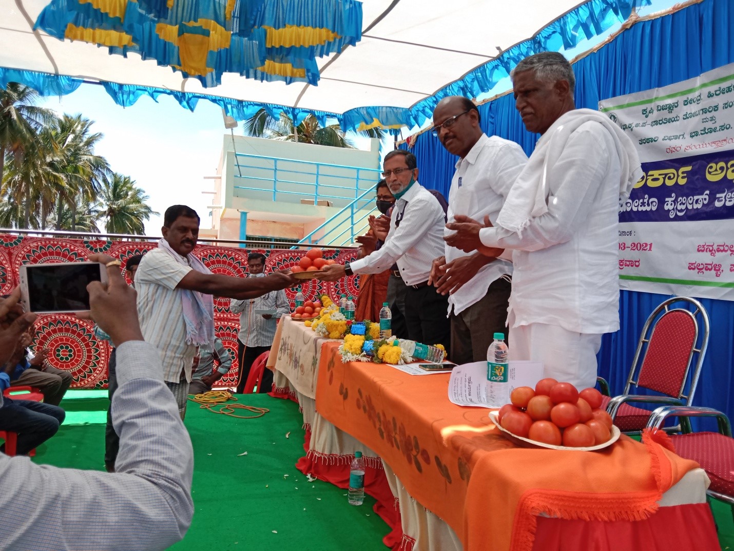 Field Day on ICM in Tomato Arka Abedh Hybrid by ICAR-KVK Hirehalli and Vegetable Division of ICAR-IIHR on 12th March 2021