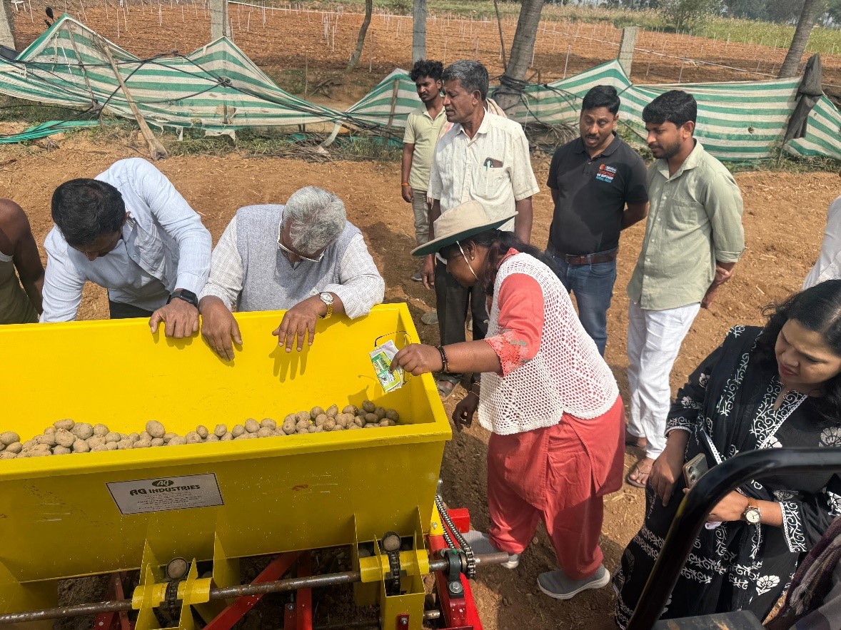 Field Demonstration of Modified Arka Bulblet Planter at Bashettihalli Village, Chikkaballapura District  
