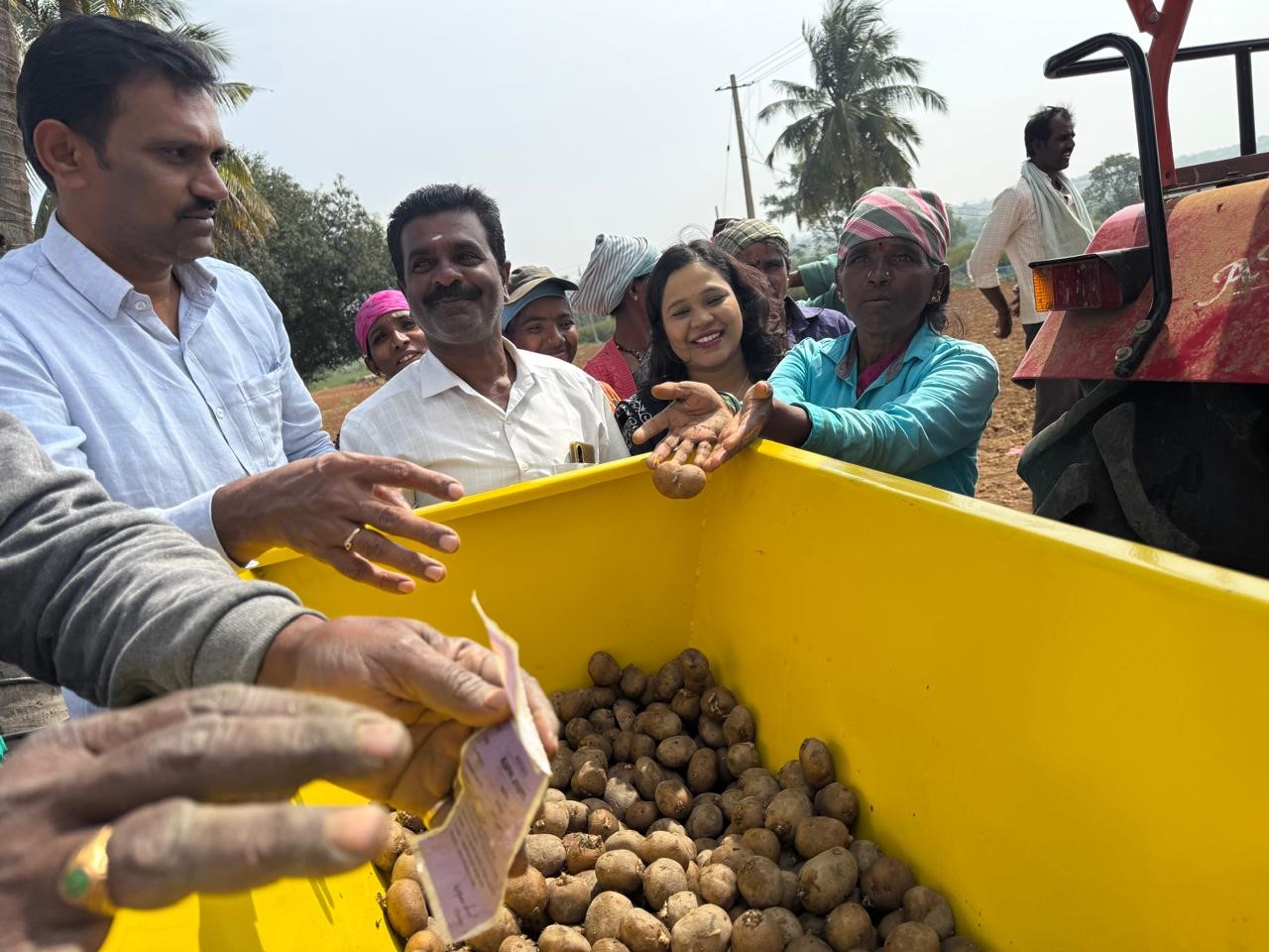 Field Demonstration of Modified Arka Bulblet Planter at Bashettihalli Village, Chikkaballapura District  