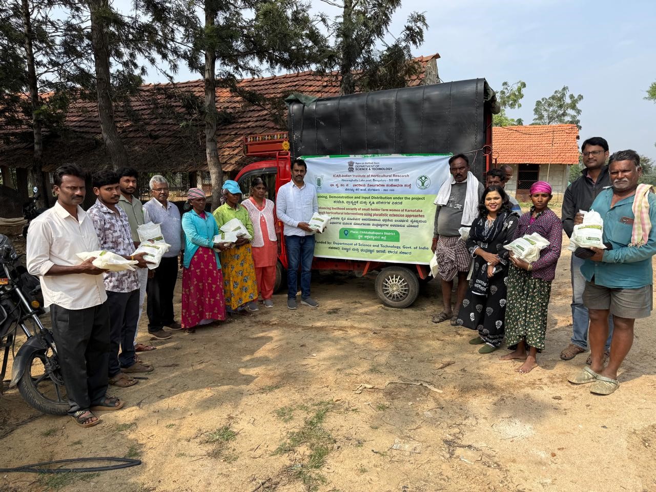 Field Demonstration of Modified Arka Bulblet Planter at Bashettihalli Village, Chikkaballapura District  