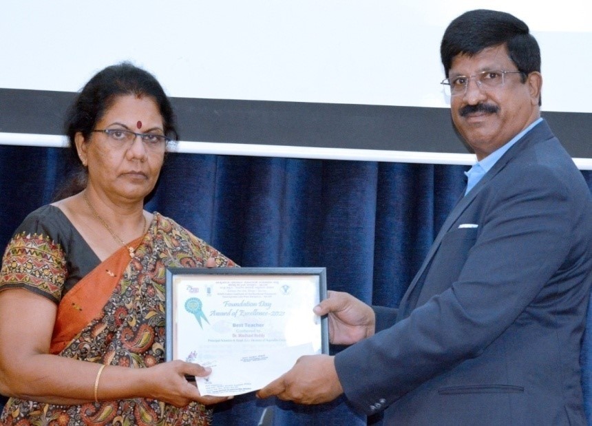 Dr K. Madhavi Reddy received Foundation Day Award of Excellence-2021 as BEST TEACHER 