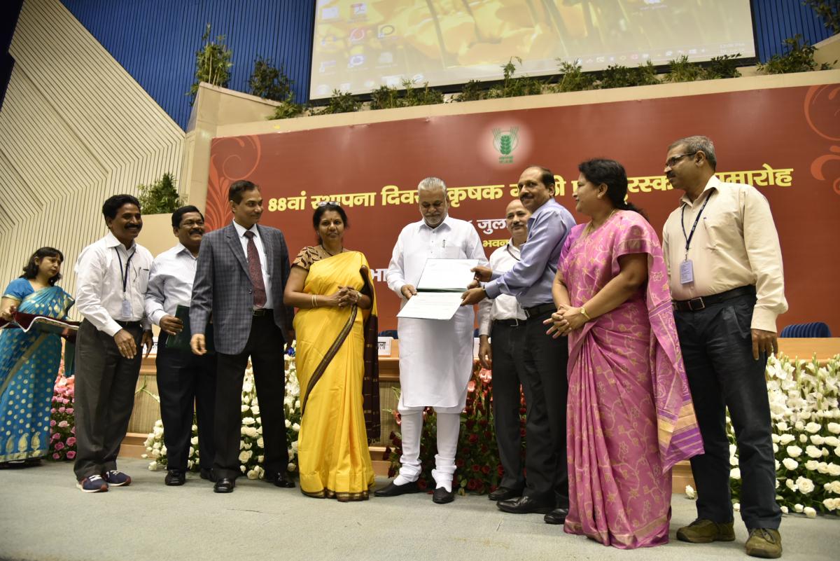 ICAR Award for Outstanding Interdisciplinary Team Research in Agricultural and Allied Sciences 2013-14 conferred to Dr. A.T. Sadashiva, Principal Scientist & Head, Division of Vegetable Crops, ICAR-IIHR, Bengaluru and his team