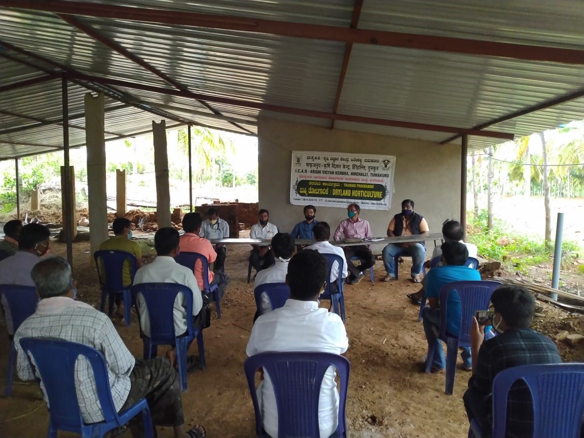 ICAR-Krishi Vigyan Kendra, Hirehalli, Tumakuru organized Off campus training programme on “Dryland Horticulture”