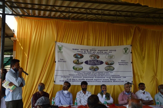 Field day on “Arka Onion detopper” at Bachikoppalu village, Nagamangala (Tk.), Mandya (Dt.), Karnataka on 02.01.2021