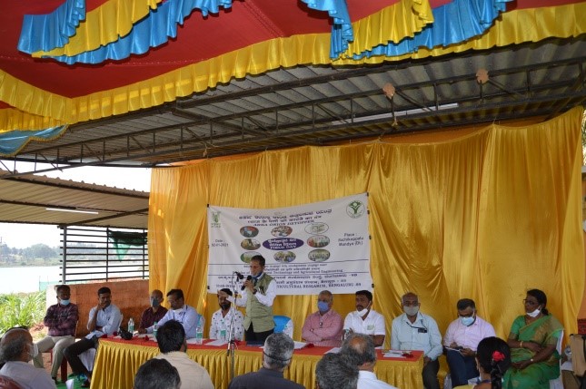 Field day on “Arka Onion detopper” at Bachikoppalu village, Nagamangala (Tk.), Mandya (Dt.), Karnataka on 02.01.2021