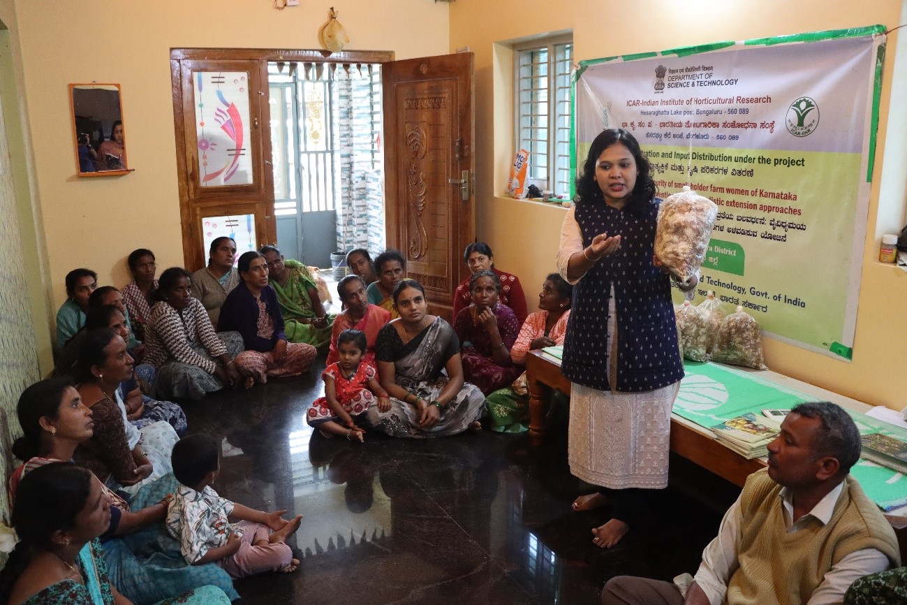 Training on “Mushroom Production Technologies” and  Field Demonstration of Arka Onion Seeder at Byrappanahalli Village, Chikkaballapura District