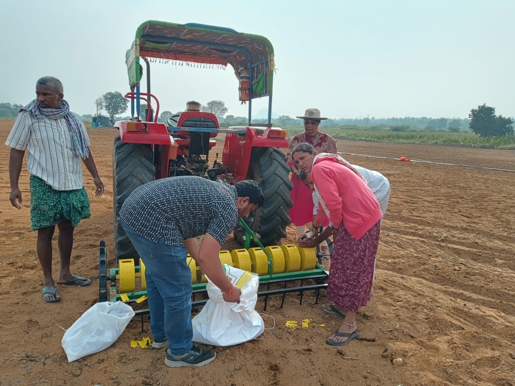 Training on “Mushroom Production Technologies” and  Field Demonstration of Arka Onion Seeder at Byrappanahalli Village, Chikkaballapura District