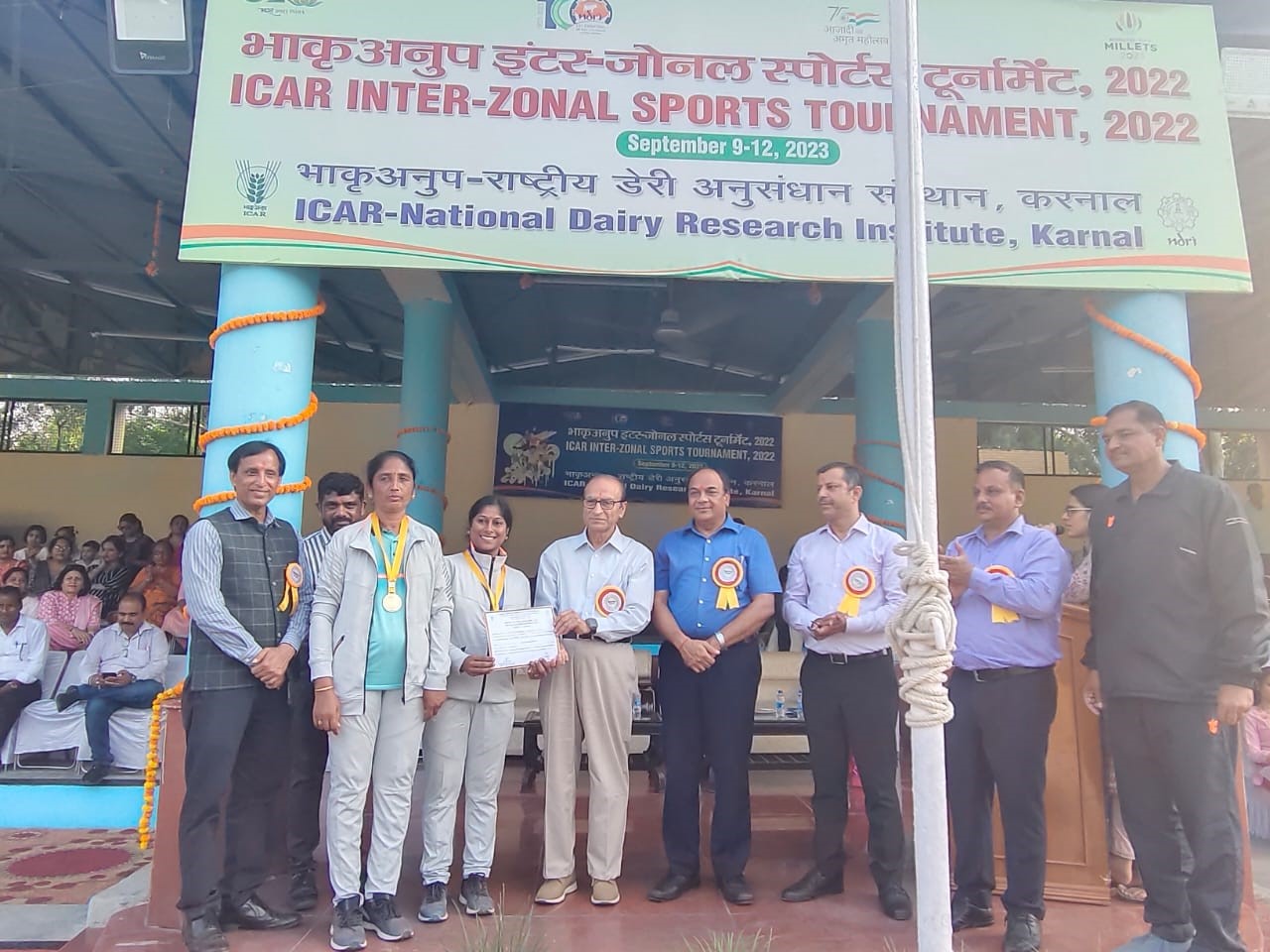 ICAR-IIHR, Bengaluru bagged ‘Overall Championship’ in ICAR-Interzonal Sports Tournament held at NDRI, Karnal