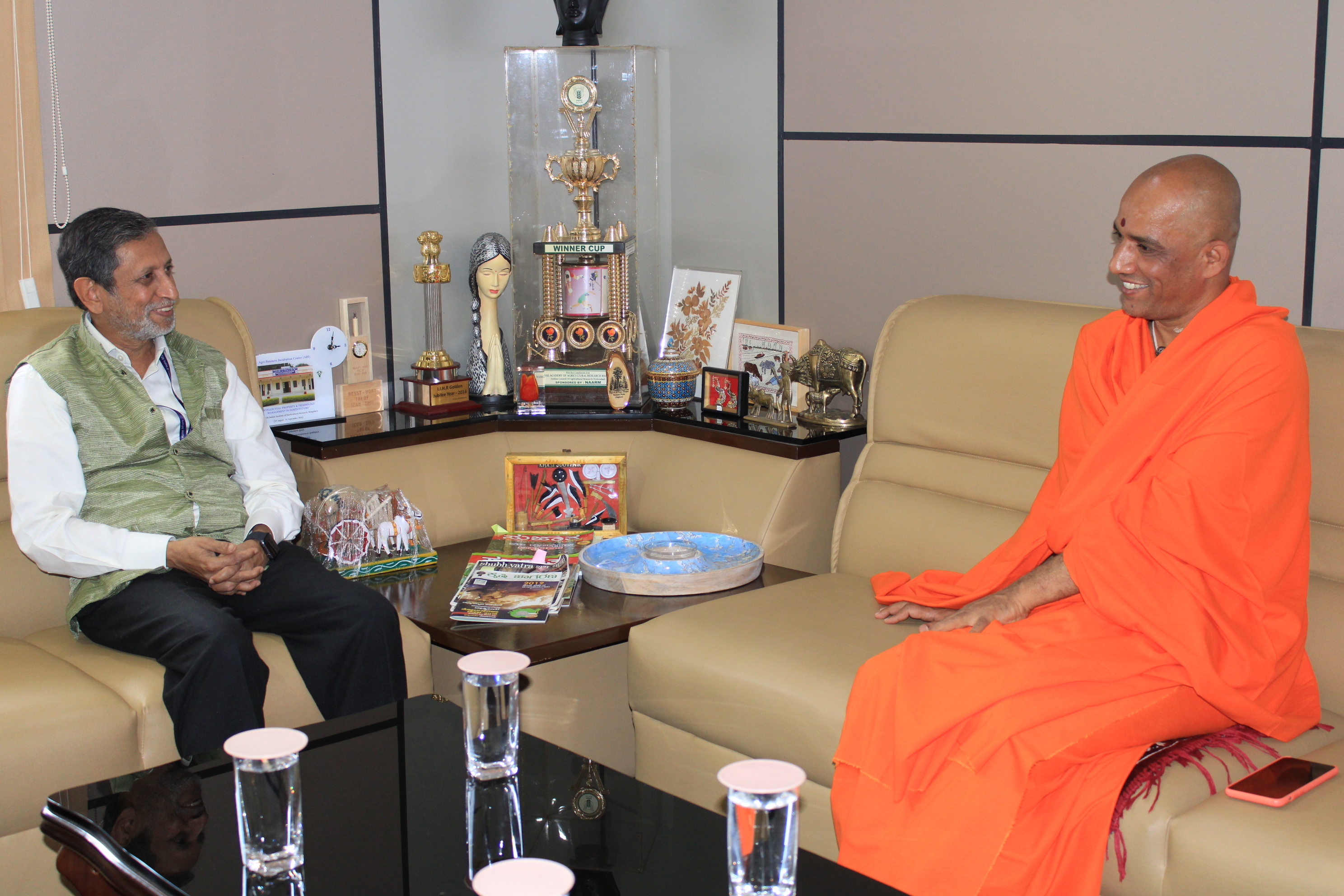 Visit of Sri Sri Sri Dr. Nirmalanathananda Maha Swamiji, Adichunchanagiri Maha Samsthana Math to ICAR-IIHR, Bengaluru on 06-10-2020