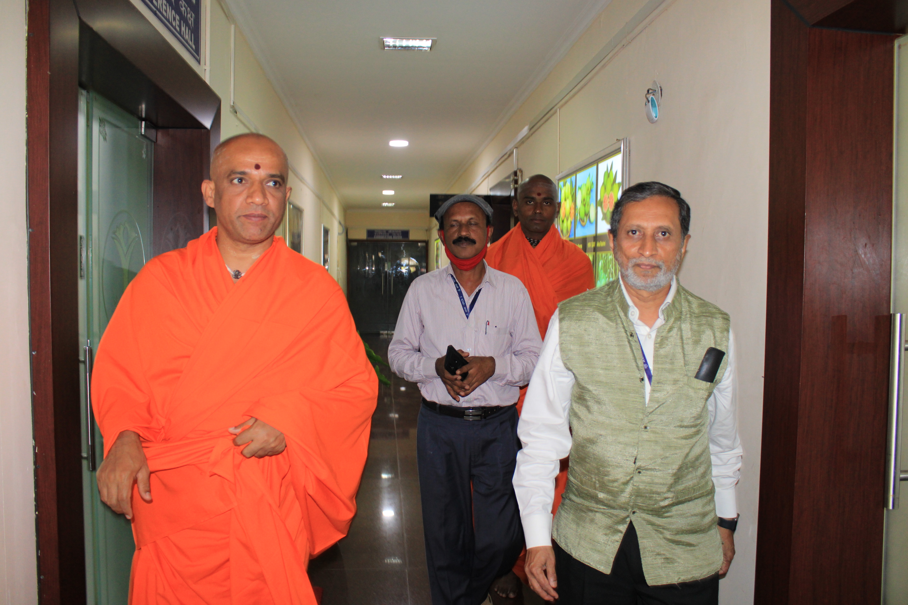 Visit of Sri Sri Sri Dr. Nirmalanathananda Maha Swamiji, Adichunchanagiri Maha Samsthana Math to ICAR-IIHR, Bengaluru on 06-10-2020