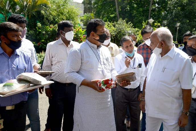 ARKA TRICYCLE - SOLAR POWERED TRICYCLE FOR VENDING FRUITS AND VEGETABLES