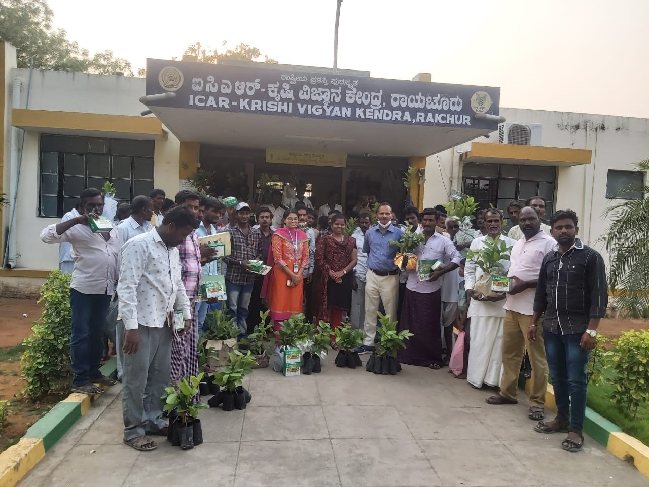 ICAR-IIHR Bengaluru organized a Special  Training and SCSP & TSP Input Distribution Programme at Raichur and Yadgir