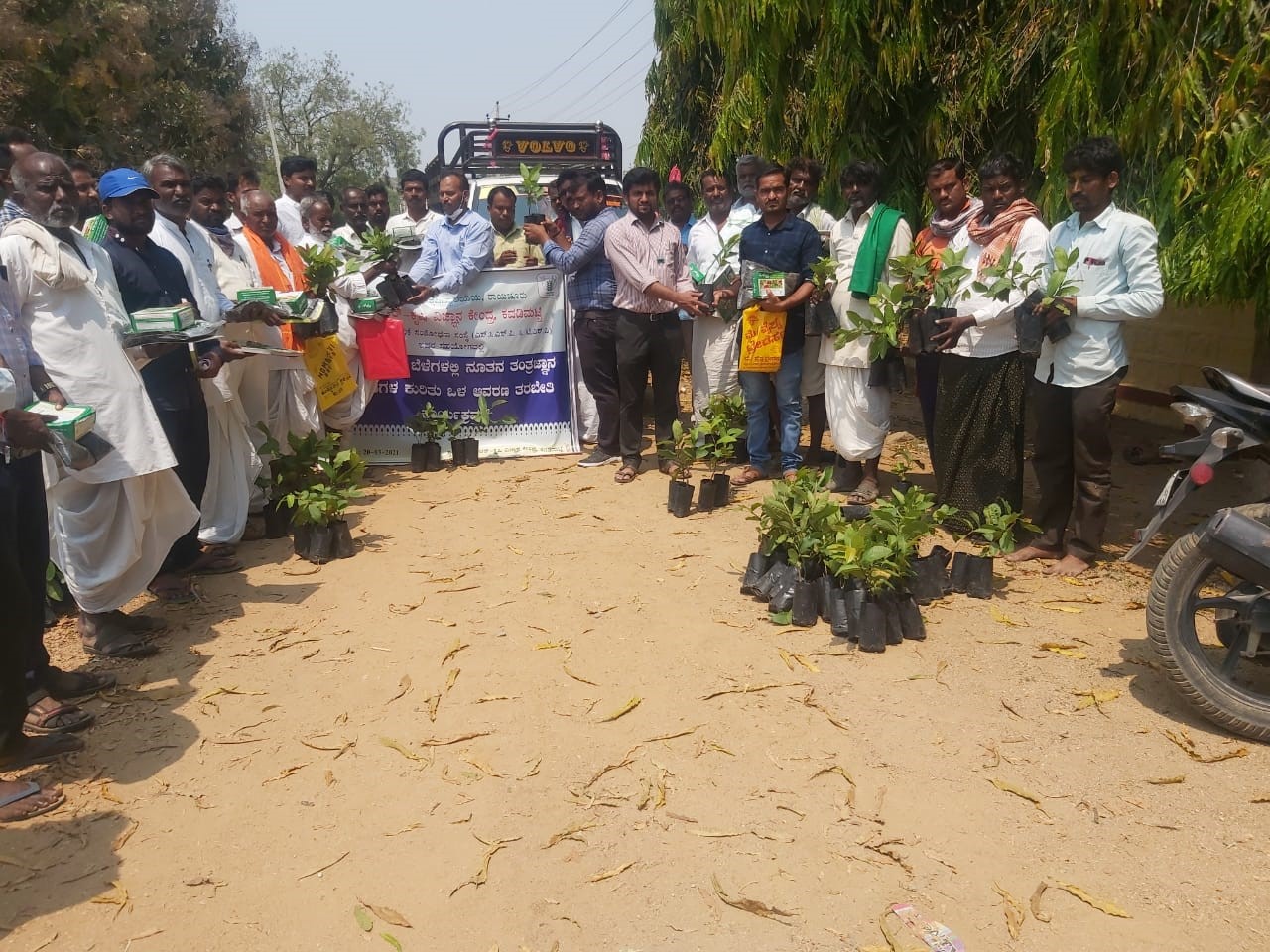 ICAR-IIHR Bengaluru organized a Special  Training and SCSP & TSP Input Distribution Programme at Raichur and Yadgir